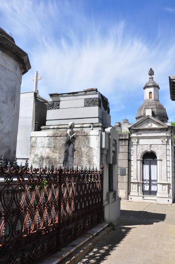 Túmulos e mausoléus no Cemitério da Recoleta, em Buenos Aires, capital da Argentina